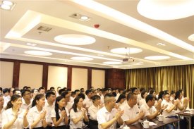 逆勢上揚，再創(chuàng)輝煌—新思路裝飾召開年中工作