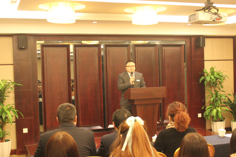  沖刺2014——新思路裝飾召開11月工作總結(jié)大會(huì)